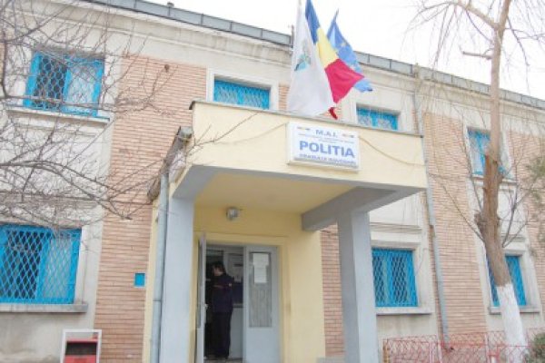Doi minori au spart o agenţie imobiliară din Năvodari
